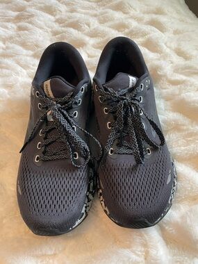 Women's Black Athletic Running Shoes with Gray Accents